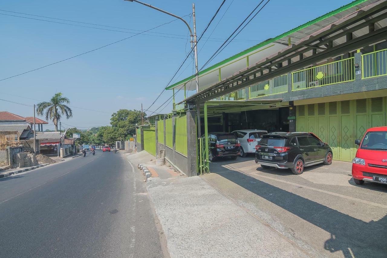 RedDoorz Syariah near Museum Wisma Karya Subang Bagian luar foto