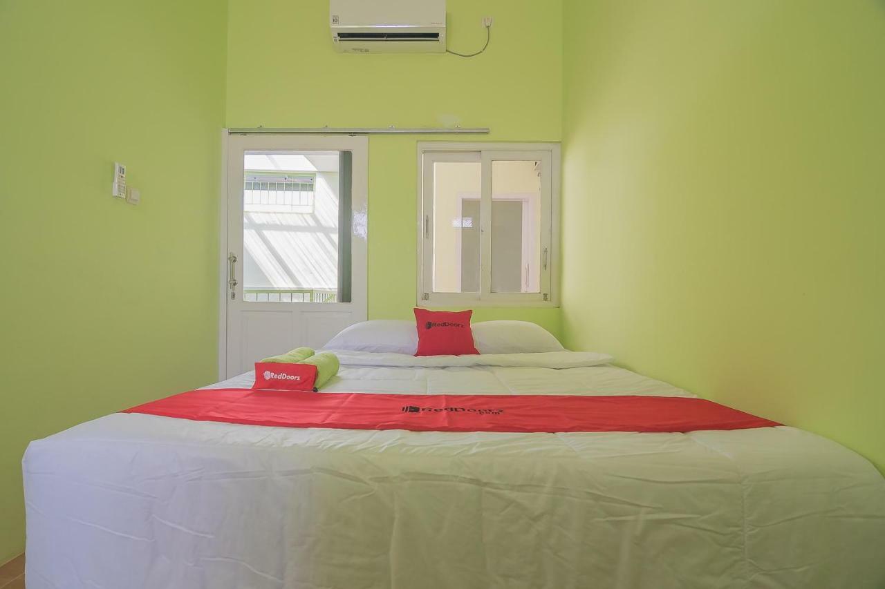 RedDoorz Syariah near Museum Wisma Karya Subang Bagian luar foto