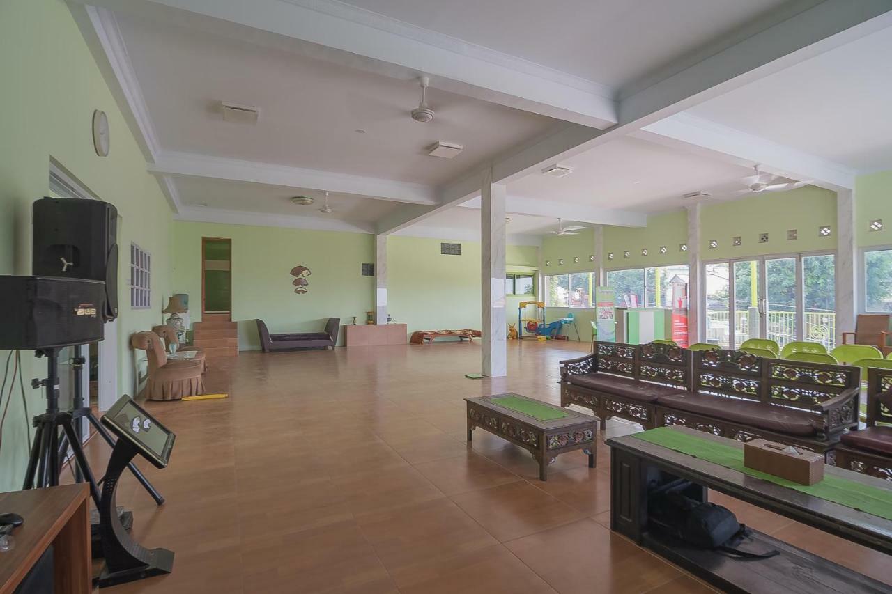 RedDoorz Syariah near Museum Wisma Karya Subang Bagian luar foto