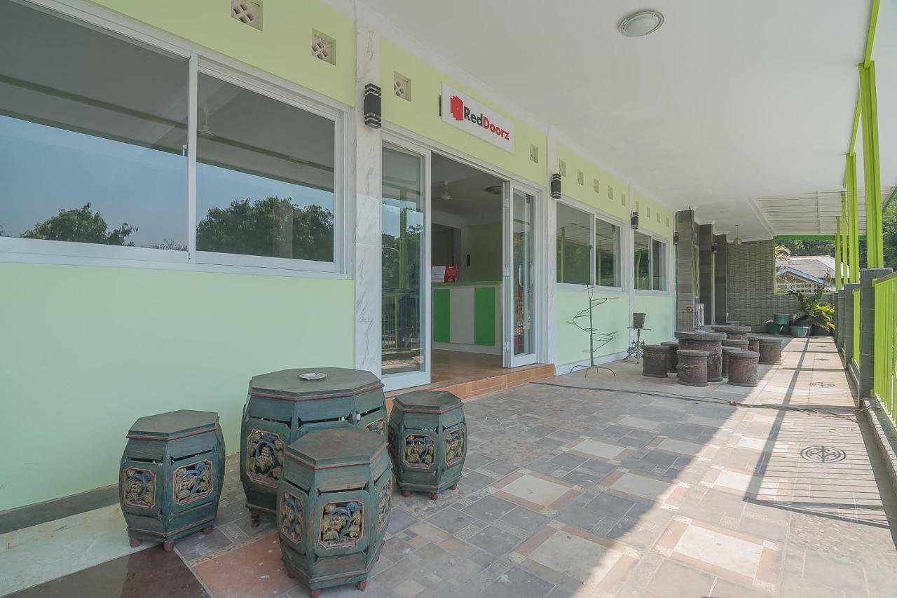 RedDoorz Syariah near Museum Wisma Karya Subang Bagian luar foto