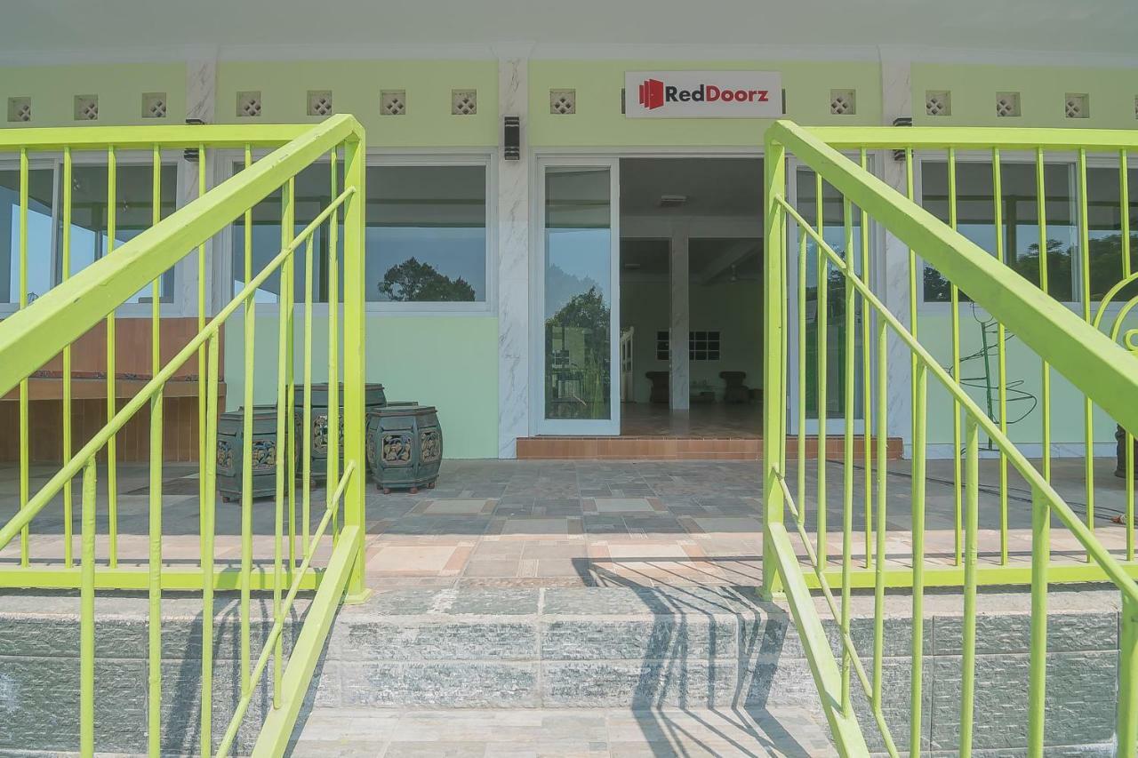 RedDoorz Syariah near Museum Wisma Karya Subang Bagian luar foto