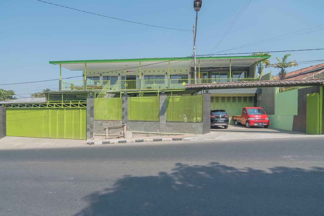 RedDoorz Syariah near Museum Wisma Karya Subang Bagian luar foto